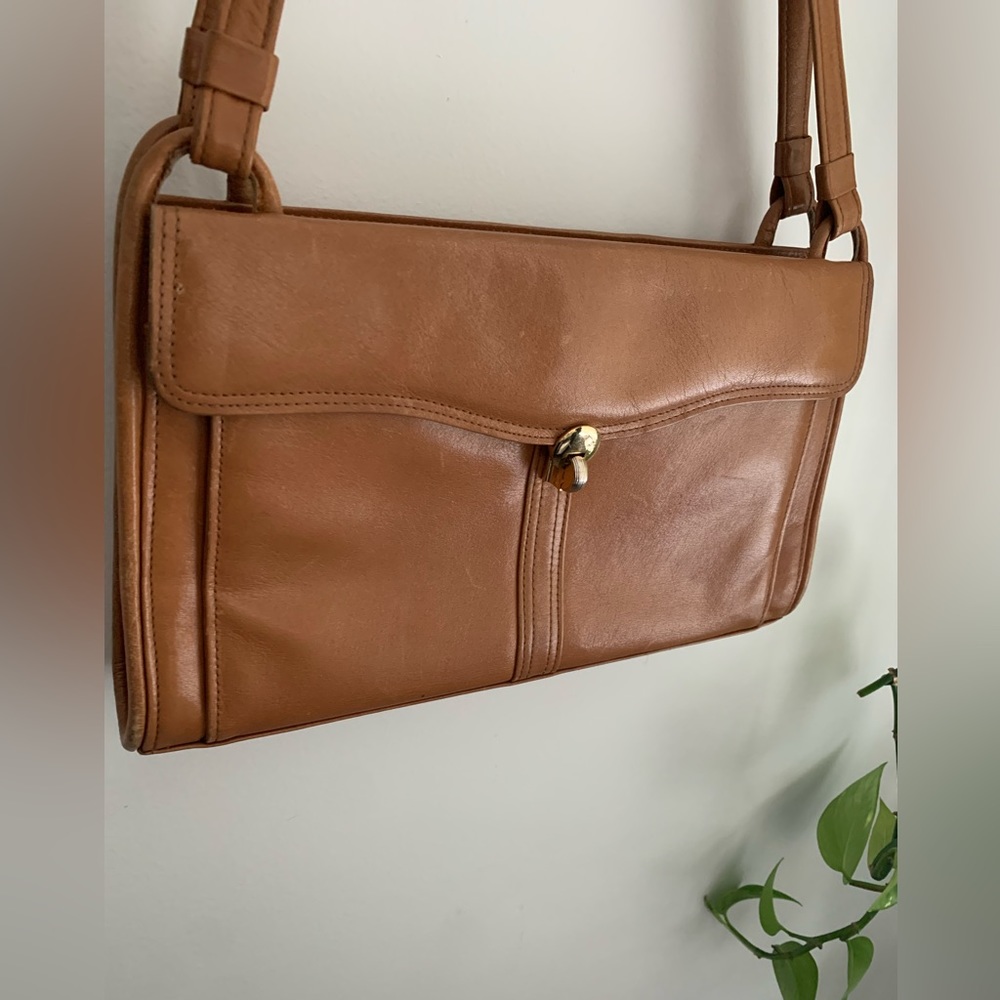 2 for $30 - 🐫 VINTAGE Caramel Envelope Purse ✉️ 👜 BIN 1 - Picture 2 of 13